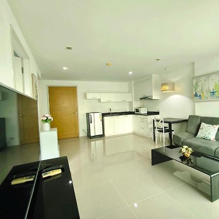 The Urban City Center By Fantasea Beach Pattaya Exterior foto